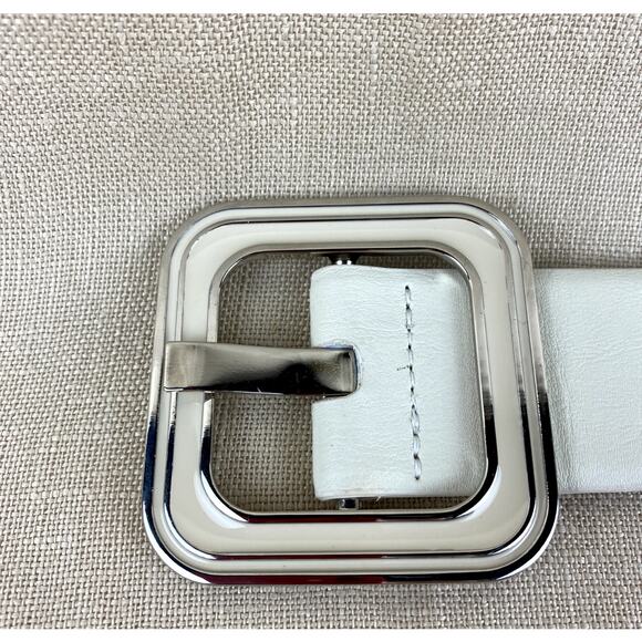 Womens White Belt with Enamel Buckle Size Large - Picture 2 of 7